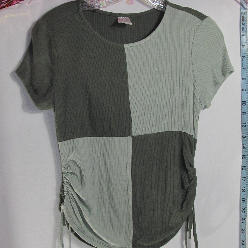 *2/$10*No Boundaries green color block top size LG (11-13) GUC